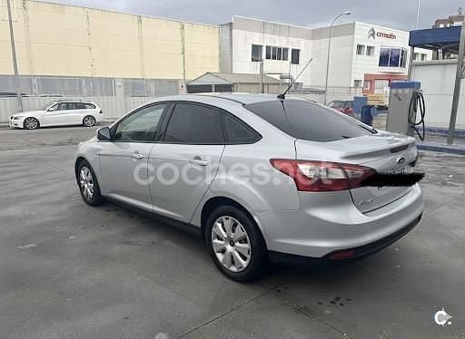 Usado Ford Focus Trend 115 CV (84 kW) 2014 Gris / plata Berlina