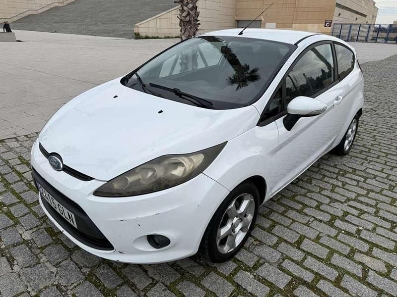 Blanco Usado 2009 Ford Fiesta Trend Utilitario | 3900 € (Buen precio) - Imagen 1/4