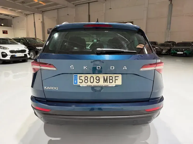 Usado Skoda Karoq Ambition 115 CV (84 kW) 2022 Azul SUV
