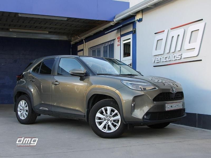 Verde Usado 2022 Toyota Yaris Hybrid Active SUV | 22.000 € (Un poco caro) - Imagen 1/4