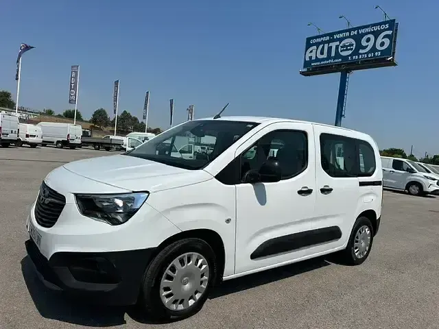 Usado Opel Combo Edition 100 CV (73 kW) 2022 Blanco Monovolumen