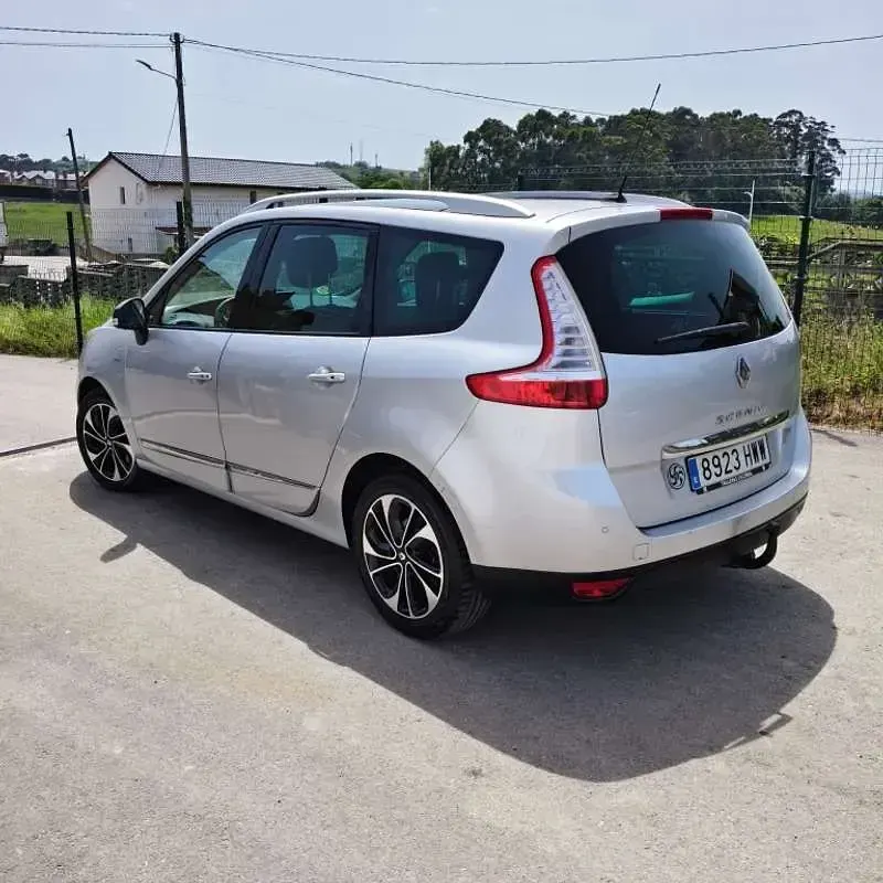Usado Renault Scenic E-Tech LIMITED 131 CV (96 kW) 2014 Gris Monovolumen