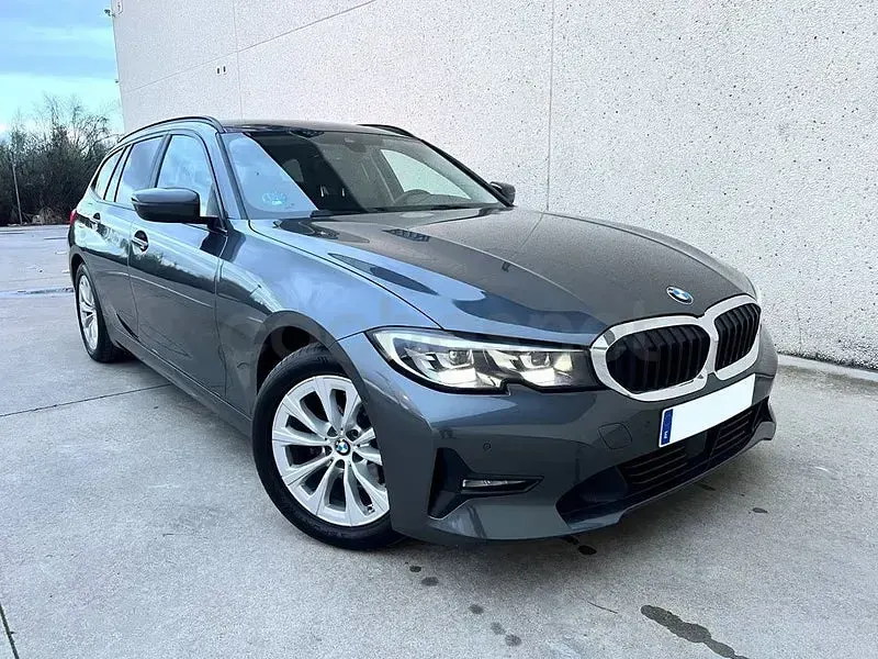 Usado BMW 320e 190 CV (139 kW) 2021 Gris / plata Familiar