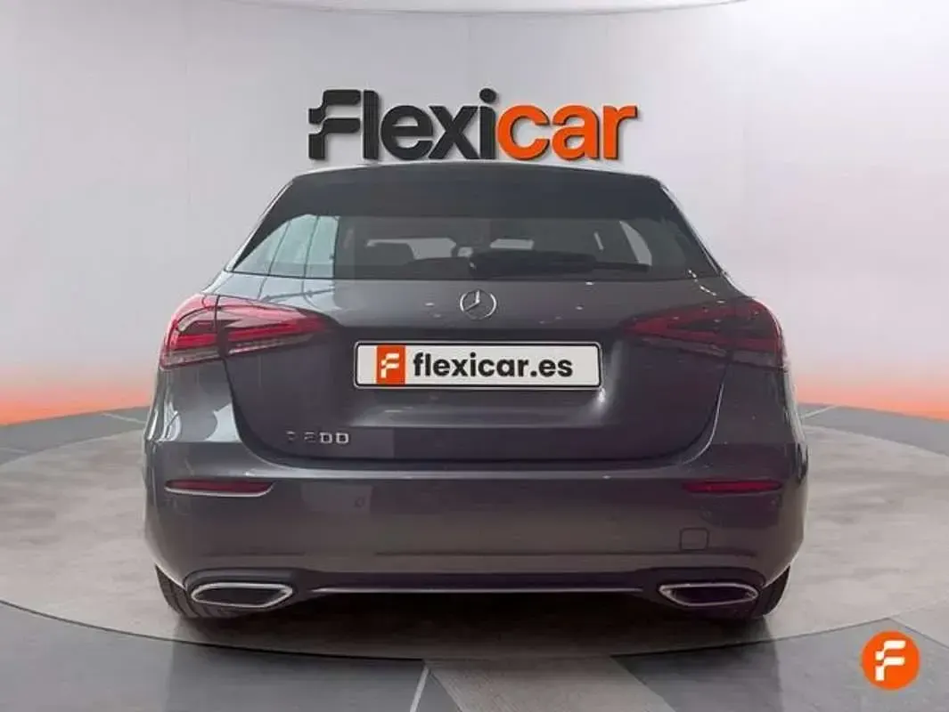 Usado Mercedes A200 163 CV (119 kW) 2022 Gris Berlina