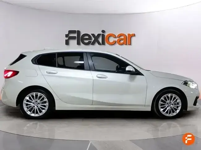 Begagnad BMW 118 140 HK (102 kW) 2020 Vit Halvkombi