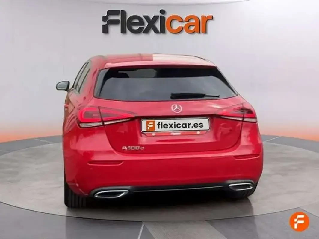 Usado Mercedes A180 109 CV (80 kW) 2019 Rojo Utilitario