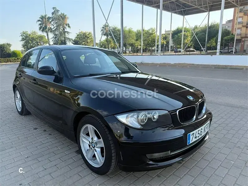 Usado BMW 118 122 CV (89 kW) 2008 Negro Utilitario