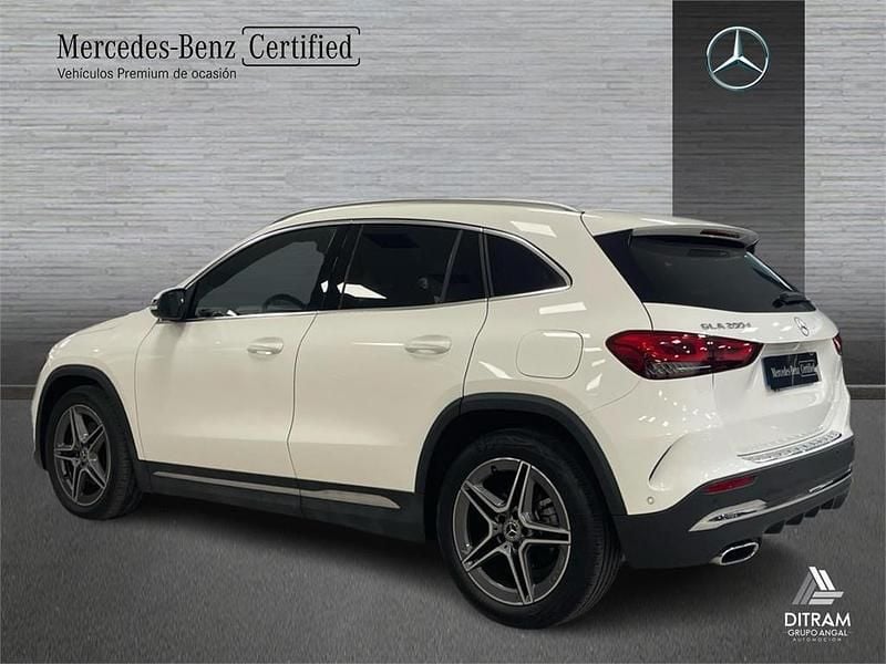 Usado Mercedes GLA200 AMG line 150 CV (110 kW) 2022 Blanco polar SUV