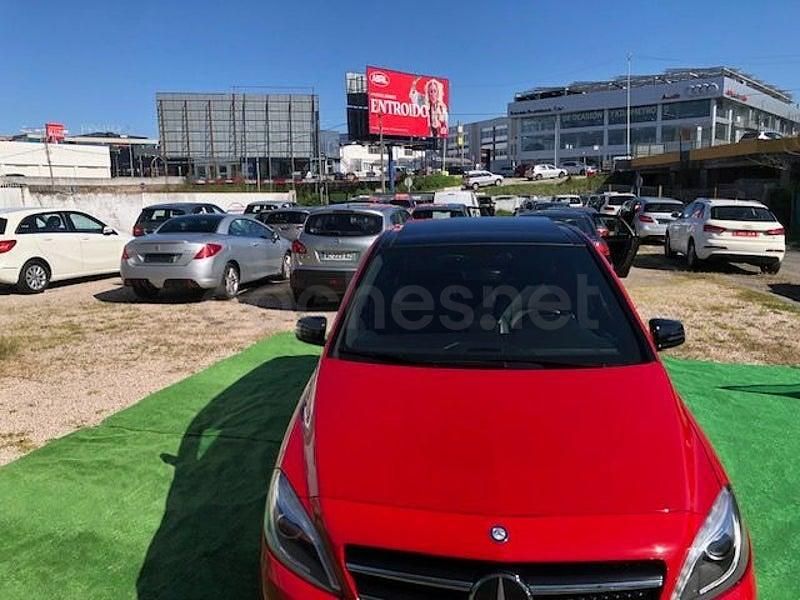 Usado Mercedes B180 109 CV (80 kW) 2013 Rojo Monovolumen