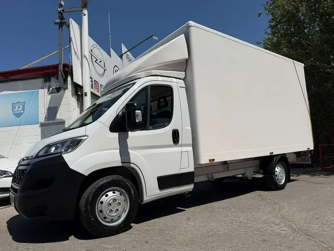 Usado Peugeot Boxer S 165 CV (121 kW) 2023 Blanco Van