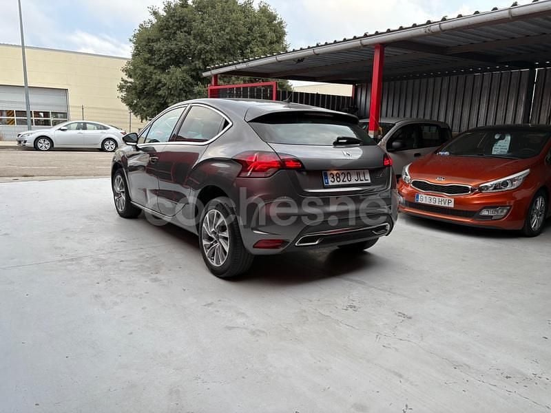 Usado DS Automobiles DS4 Design 114 CV (83 kW) 2016 Gris / plata Berlina