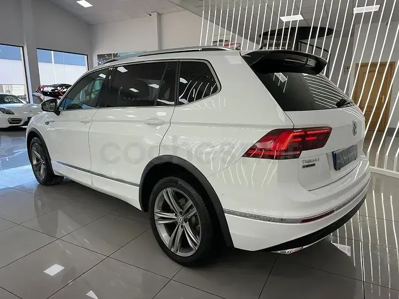 Begagnad VW Tiguan Allspace Sportline 190 HK (139 kW) 2018 Vit SUV