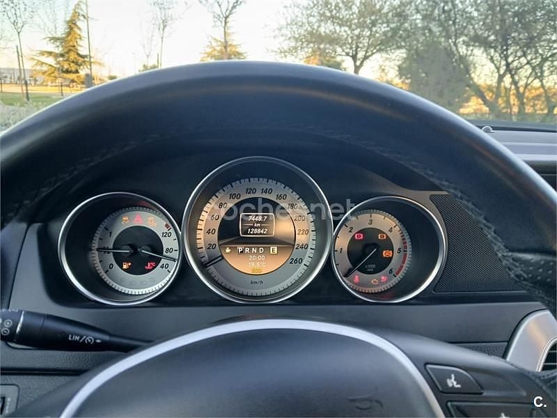 Usado Mercedes C200 Avantgarde 136 CV (100 kW) 2012 Gris / plata Berlina