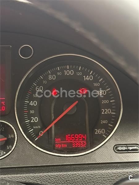 Usado VW Passat Sportline 140 CV (102 kW) 2005 Negro Berlina