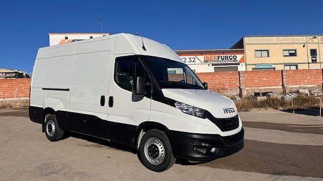 Blanco Nuevo 2025 Iveco Daily Berlina | 35.550 € - Imagen 1/4