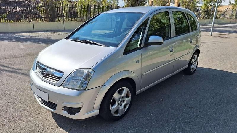 Usado Opel Meriva Enjoy 90 CV (66 kW) 2008 Plateado Monovolumen