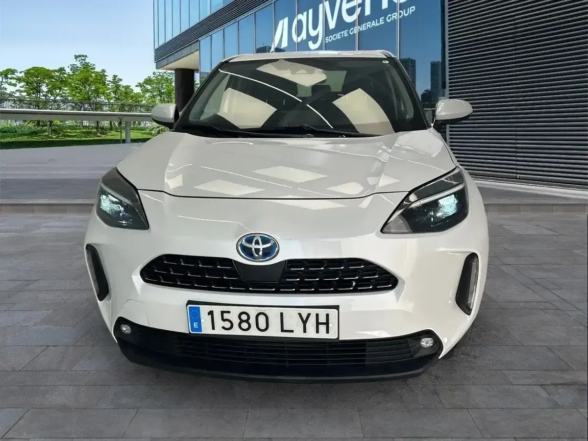 Usado Toyota Yaris Hybrid Style 116 CV (85 kW) 2022 Blanco Pickup/Camioneta
