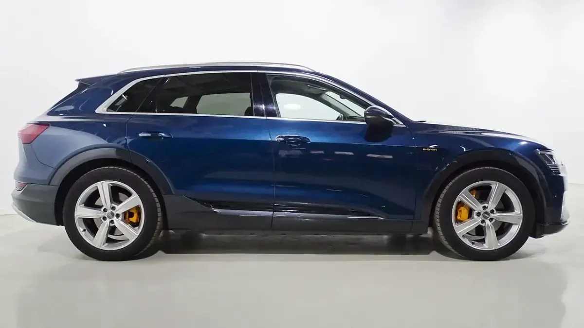 Usado Audi e-tron Advanced Plus 300 kW (408 CV) 2020 Azul SUV