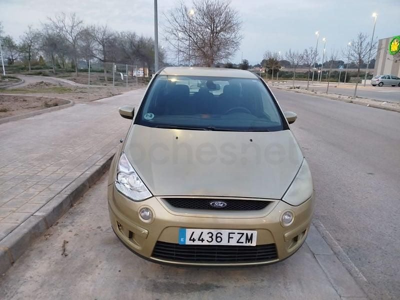 Usado Ford S-MAX Titanium 140 CV (102 kW) 2008 Beige Monovolumen