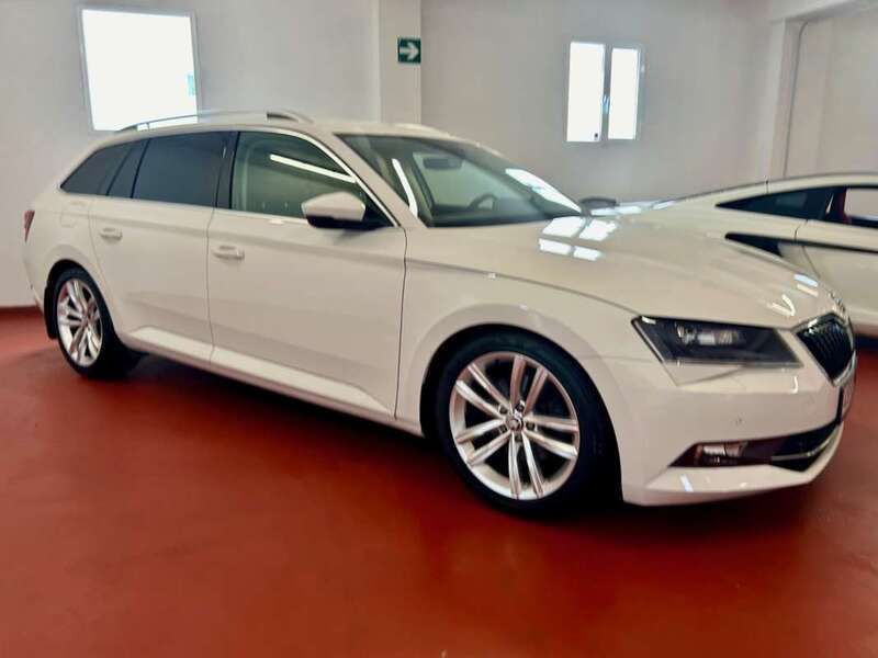 Blanco Usado 2016 Skoda Superb Elegance Familiar | 12.990 € - Imagen 1/4