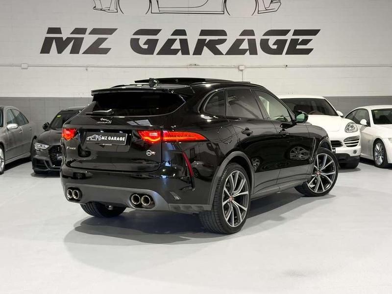 Usado Jaguar F-Pace SVR 550 CV (404 kW) 2019 Negro SUV