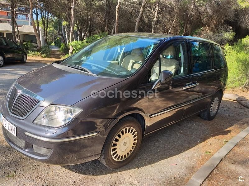 Usado Lancia Phedra 128 CV (94 kW) 2005 Negro Monovolumen