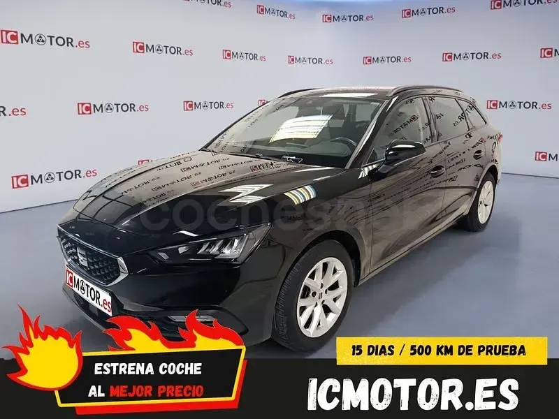 Usado Seat Leon Style 130 CV (95 kW) 2021 Negro Familiar
