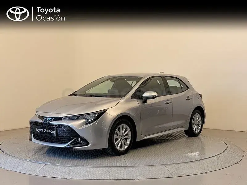 Usado Toyota Corolla Active 140 CV (102 kW) 2025 Gris / plata Berlina