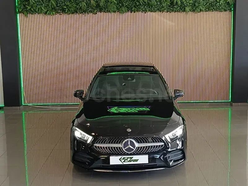 Usado Mercedes A250 224 CV (164 kW) 2018 Negro Berlina