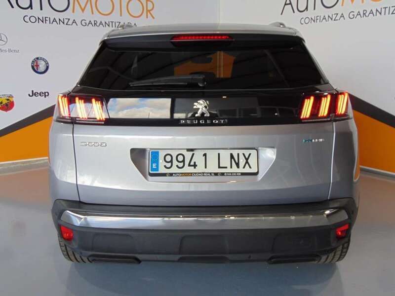 Usado Peugeot 3008 179 CV (131 kW) 2021 Plateado SUV