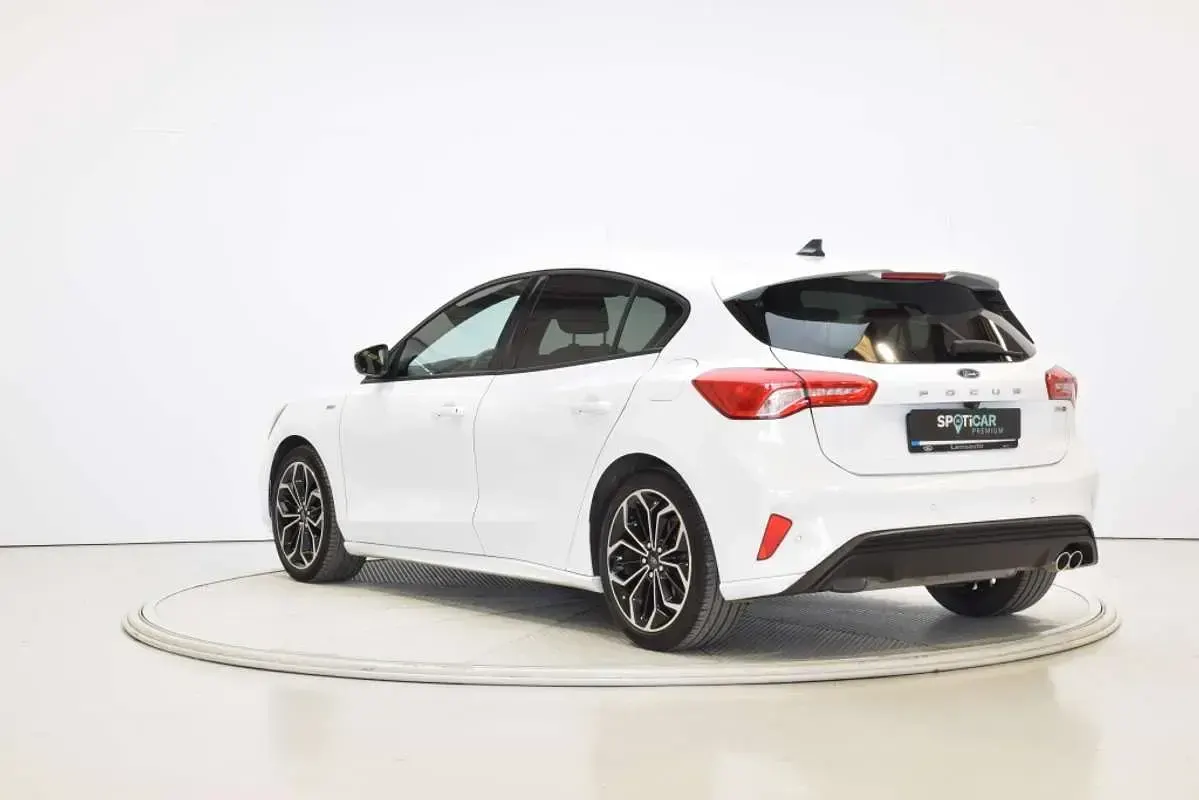 Usado Ford Focus ST-Line 125 CV (91 kW) 2020 Blanco Familiar
