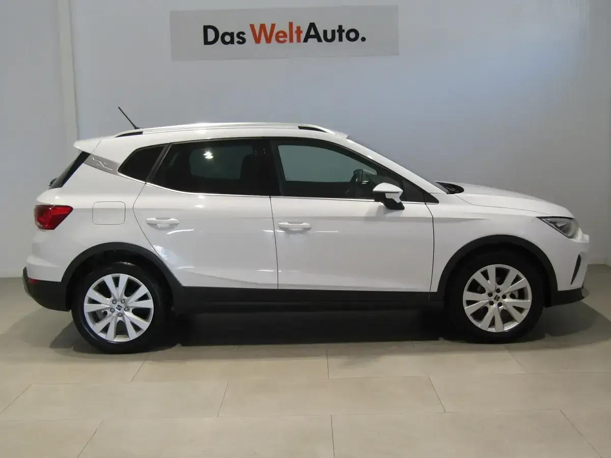 Usado Seat Arona Xperience 110 CV (80 kW) 2022 Blanco SUV