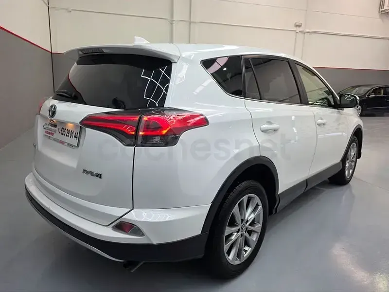 Usado Toyota RAV4 Advance 143 CV (105 kW) 2018 Blanco SUV