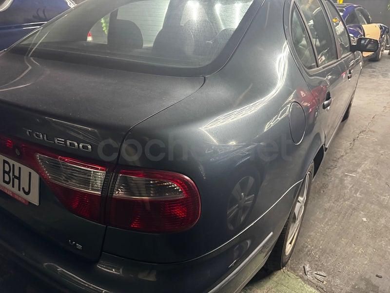 Usado Seat Toledo Sport 170 CV (125 kW) 2001 Beige Berlina