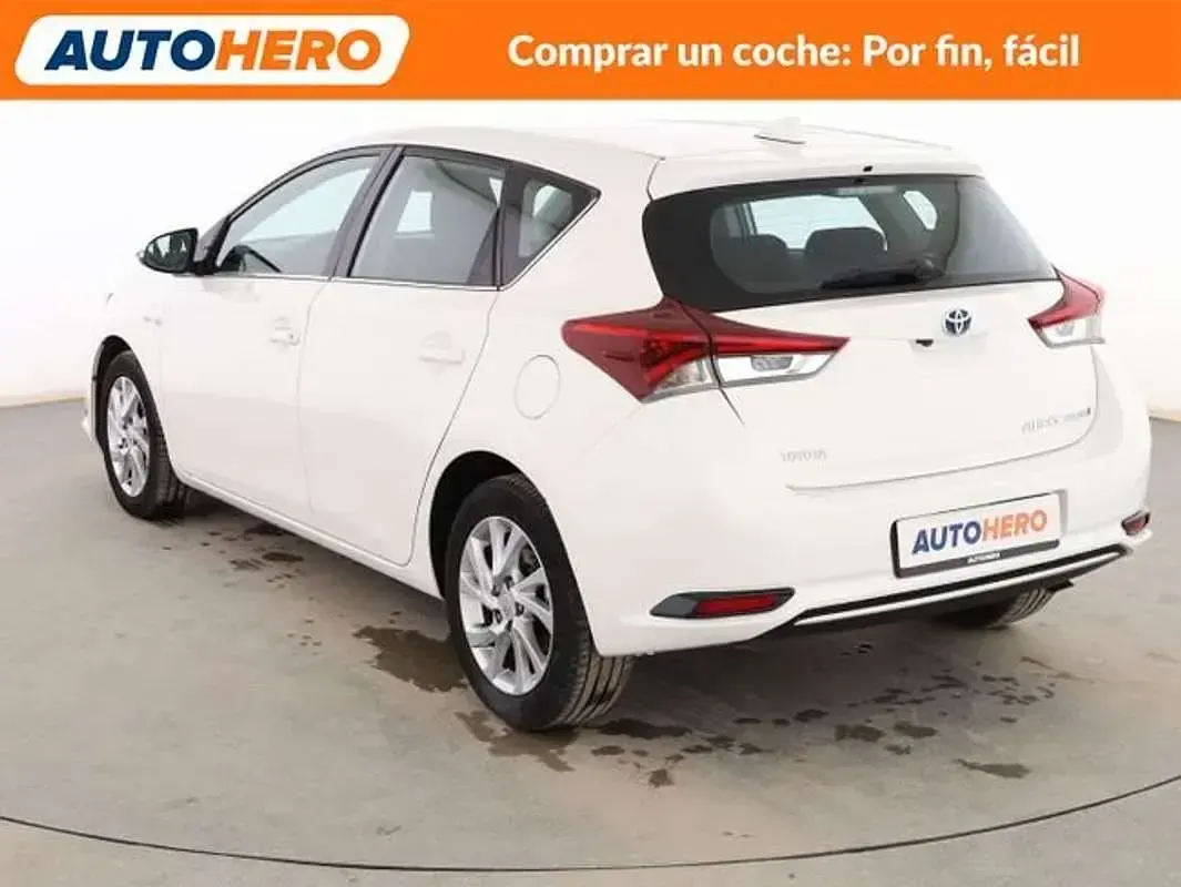 Käytetty Toyota Auris Hybrid Active 136 HP (100 kW) 2016 Valkoinen Viistoperä