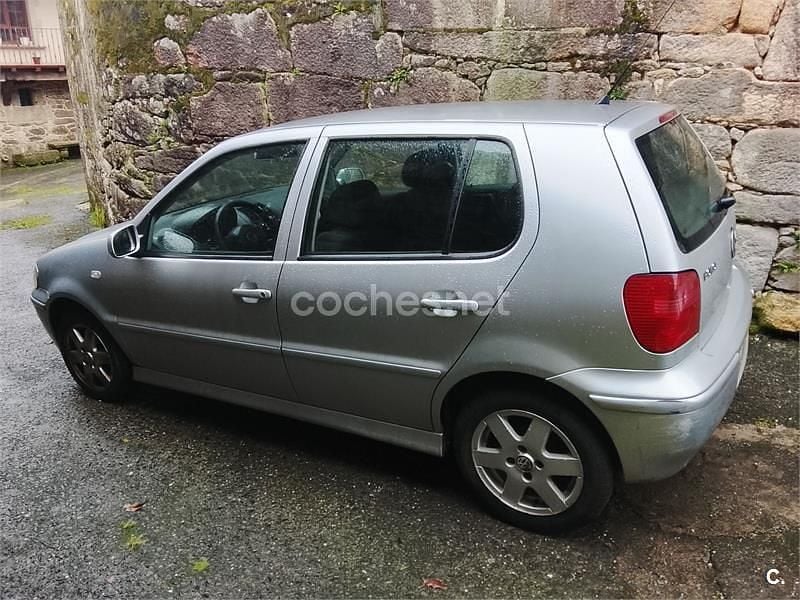 Gris / plata Usado 2000 VW Polo Trendline Berlina | 2300 € (Precio justo) - Imagen 1/4