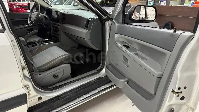 Usado Jeep Grand Cherokee Laredo 218 CV (160 kW) 2007 Gris / plata SUV