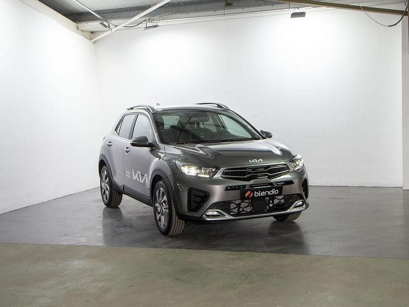 Usado Kia Stonic GT-Line 100 CV (73 kW) 2023 Gris SUV