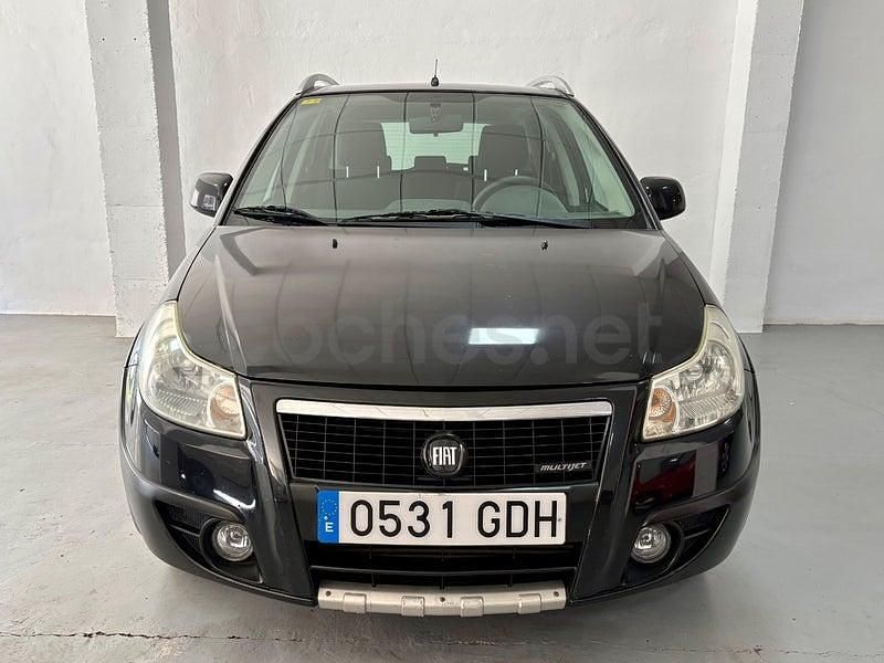 Usado Fiat Sedici Dynamic 120 CV (88 kW) 2008 Negro SUV