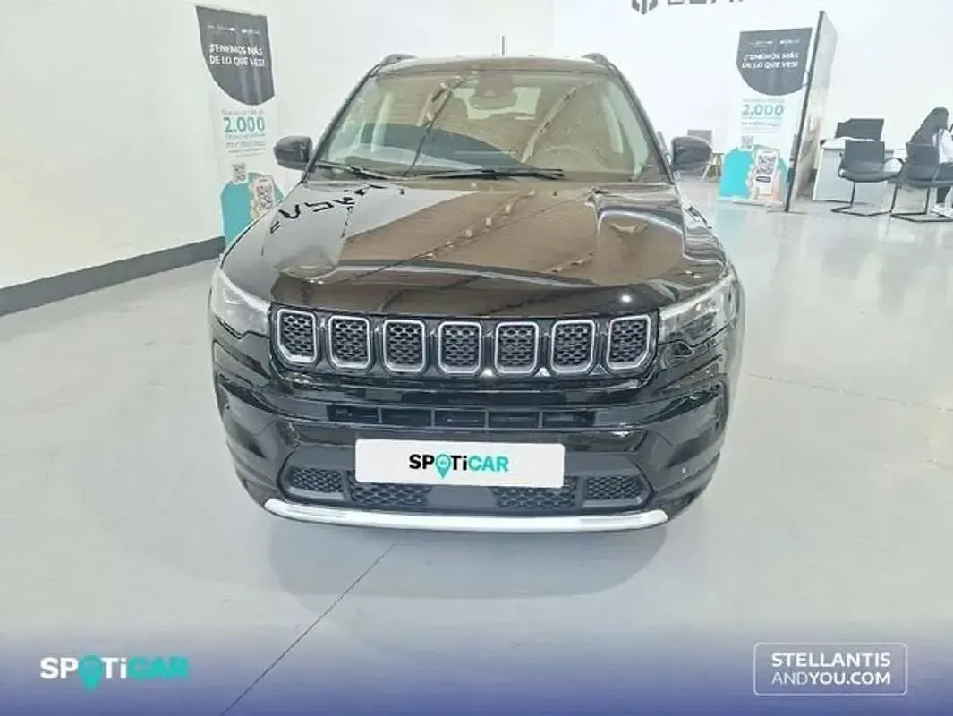 Usado Jeep Compass Summit 131 CV (96 kW) 2024 Negro SUV