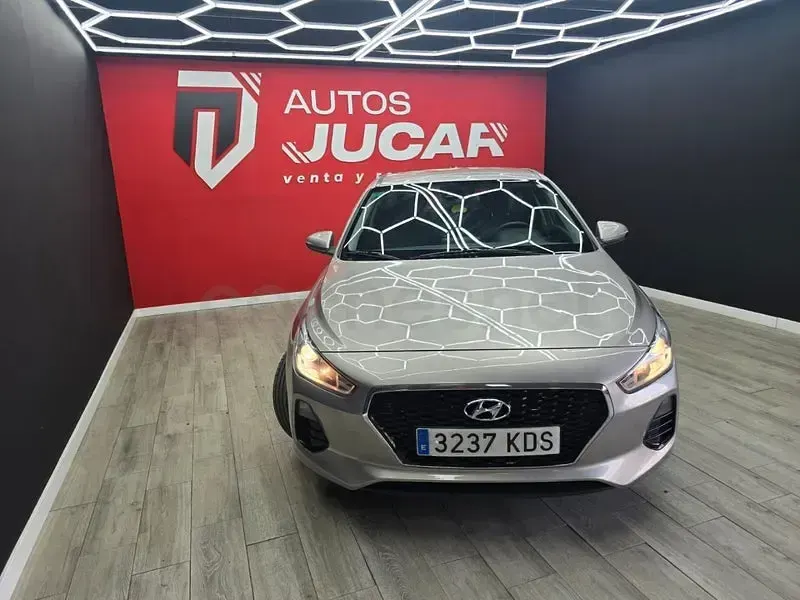 Usado Hyundai i30 GO! 120 CV (88 kW) 2018 Beige Berlina