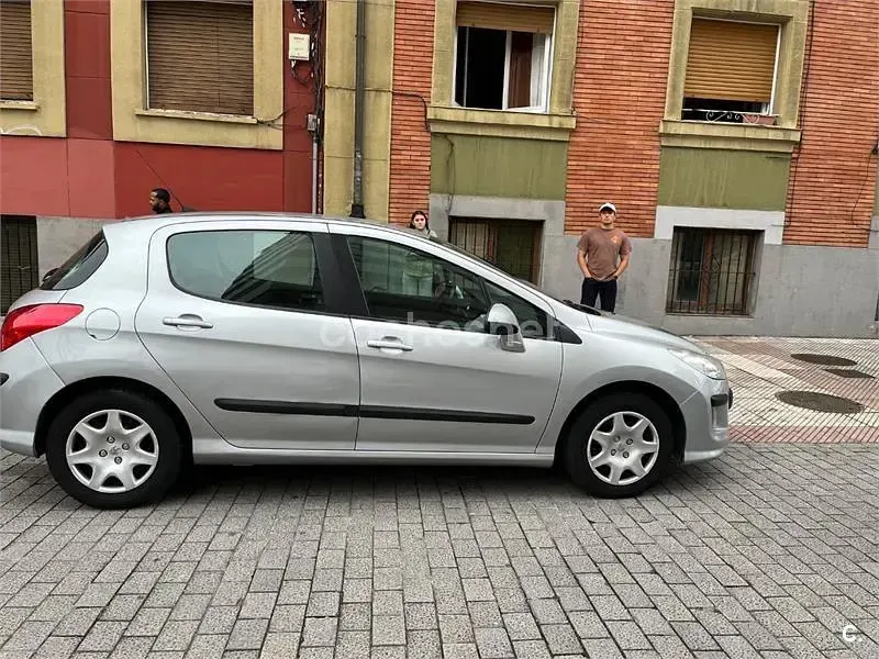 Usado Peugeot 308 120 CV (88 kW) 2008 Gris / plata Berlina