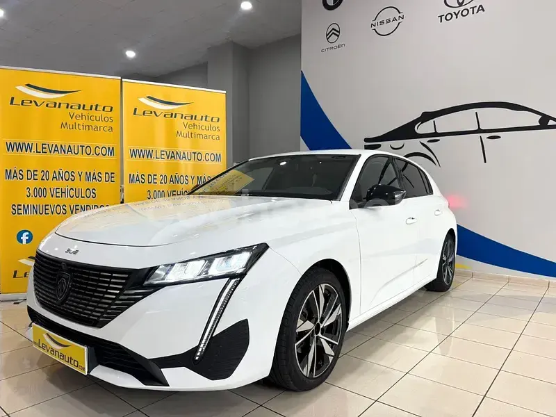 Usado Peugeot 308 Allure 130 CV (95 kW) 2023 Blanco Berlina