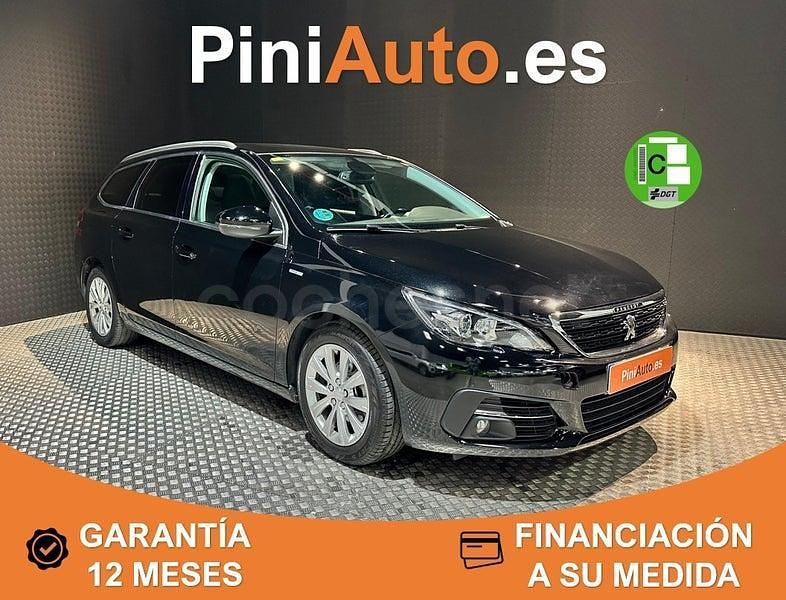 Usado Peugeot 308 Style 100 CV (73 kW) 2020 Negro Familiar