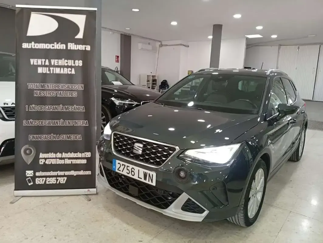 Usado Seat Arona Xperience 110 CV (80 kW) 2022 Gris SUV