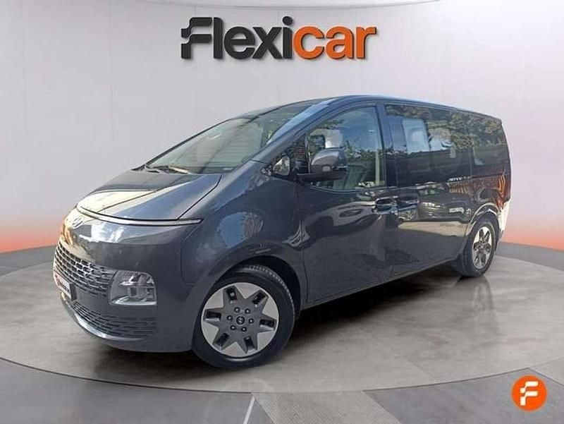Usado Hyundai Staria 177 CV (130 kW) 2023 Gris Monovolumen