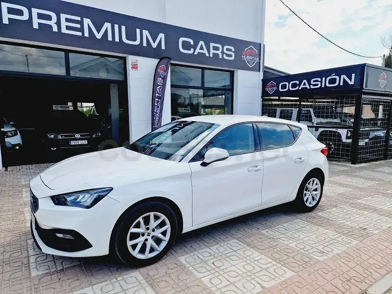 Usado Seat Leon Style 115 CV (84 kW) 2021 Blanco Berlina