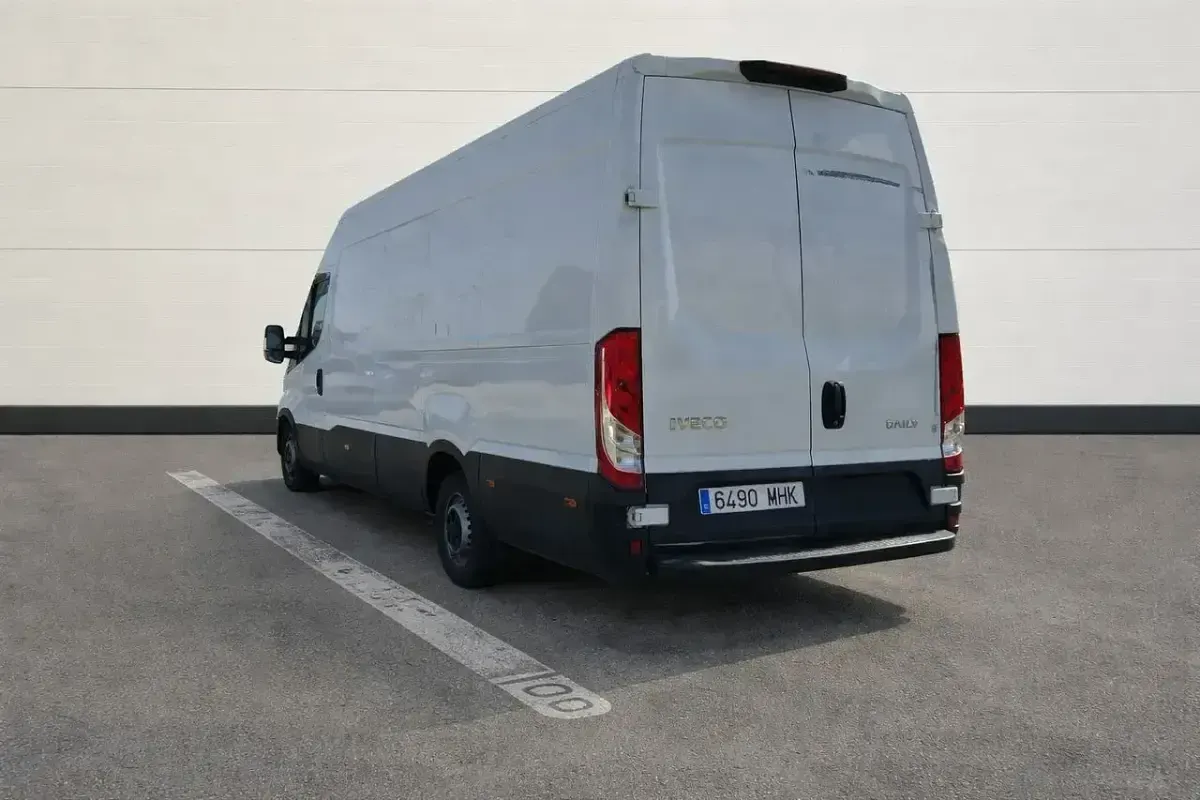 Usado Iveco Daily 156 CV (114 kW) 2023 Blanco Berlina