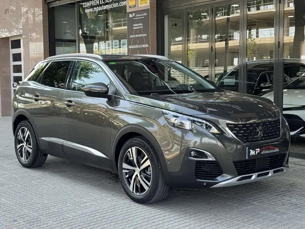 Usado Peugeot 3008 Allure 120 CV (88 kW) 2018 Gris SUV