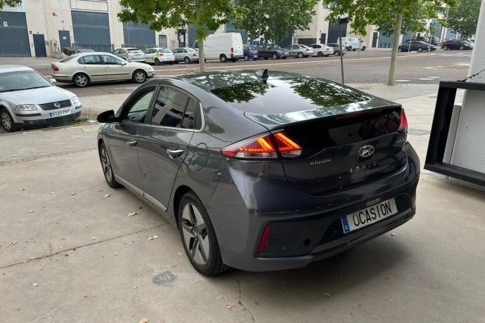Usado Hyundai Ioniq 141 CV (103 kW) 2021 Negro Utilitario